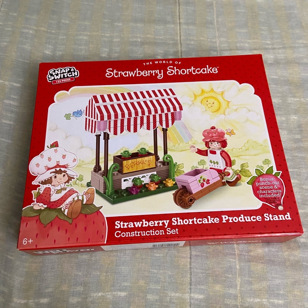 Strawberry Shortcake Produce Stand Building Set NIB
